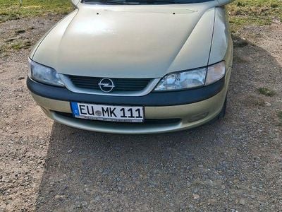 Gebraucht Opel Vectra 136 PS (100 kW) 1996 Gold Limousine