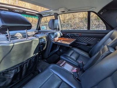 Gebraucht Mercedes 560 300 PS (220 kW) 1989 Schwarz Limousine