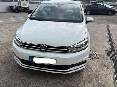 Gebraucht VW Touran 150 PS (110 kW) 2024 Weiß Van / Kleinbus