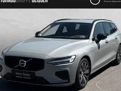 Używany Volvo V60 Plus 455 KM (334 kW) 2024 Szary Kombi