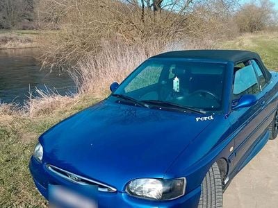 Second-hand Ford Escort Cabriolet 90 CP (66 kW) 1997 Albastru Cabrio