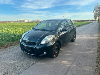 Gebraucht Toyota Yaris 99 PS (72 kW) 2011 Schwarz Kleinwagen