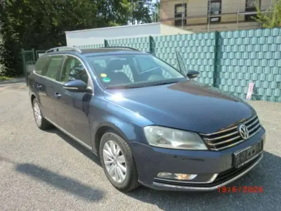 Gebraucht VW Passat Comfortline 105 PS (77 kW) 2013 Night blue metallic Kombi