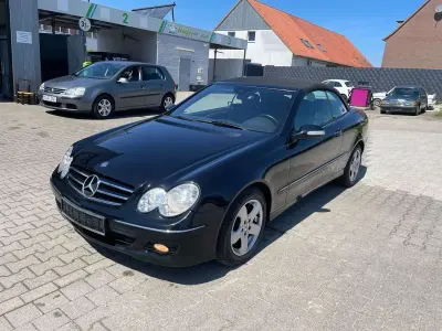 Gebraucht Mercedes CLK200 163 PS (119 kW) 2006 Schwarz/baltic black Cabrio