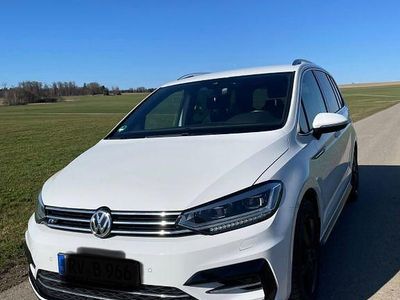 Używany VW Touran Highline 190 KM (139 kW) 2017 Biały Minivan