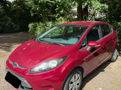 Gebraucht Ford Fiesta 60 PS (44 kW) 2010 Rot Limousine