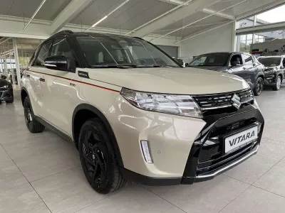 Neu Suzuki Vitara Comfort+ 116 PS (85 kW) 2026 Savannah ivory/cosmic black SUV