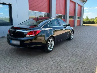 Gebraucht Opel Insignia 160 PS (117 kW) 2013 Schwarz Limousine