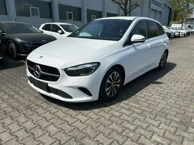 Gebraucht Mercedes B200 150 PS (110 kW) 2023 Polarweiss  unilack Kleinwagen