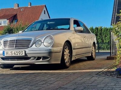 Mercedes E200