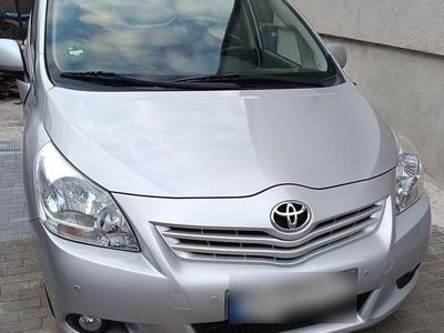 Gebraucht Toyota Verso Edition 132 PS (97 kW) 2011 Silber Van / Kleinbus
