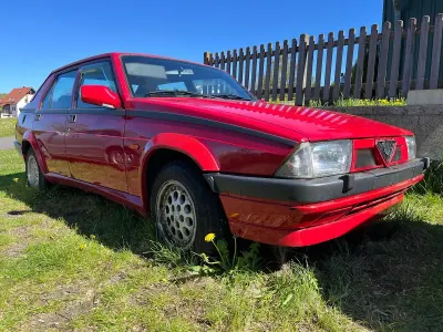 Używany Alfa Romeo 75 148 KM (108 kW) 1990 Czerwony Sedan/Limuzyna