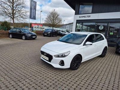 Gebraucht Hyundai i30 Select 101 PS (74 kW) 2018 Weiß Limousine