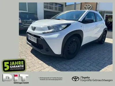 Gebraucht Toyota Aygo X X-play 72 PS (52 kW) 2022 Schneeweiß SUV