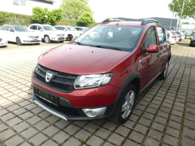 Gebraucht Dacia Sandero Stepway Ambiance 90 PS (66 kW) 2013 Rot Limousine