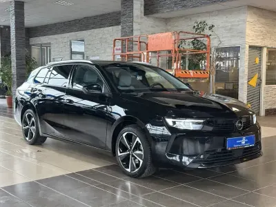 Gebraucht Opel Astra Elegance 131 PS (96 kW) 2024 Schwarz Kleinwagen