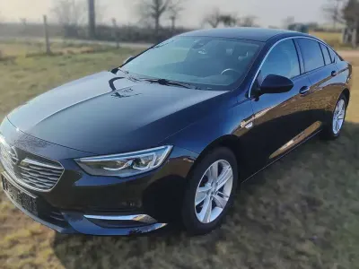 Gebraucht Opel Insignia Country Tourer Business Innovation 165 PS (121 kW) 2018 Blau Limousine