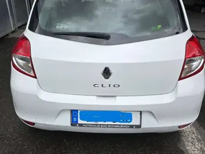 Gebraucht Renault Clio II 75 PS (55 kW) 2009 Weiß Limousine