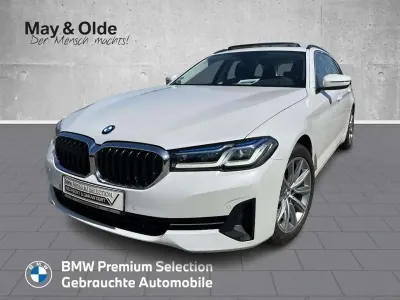 Gebraucht BMW 520 190 PS (139 kW) 2024 Mineralweiss metallic Kombi