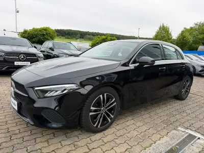 Gebraucht Mercedes A180 116 PS (85 kW) 2025 Schwarz Limousine