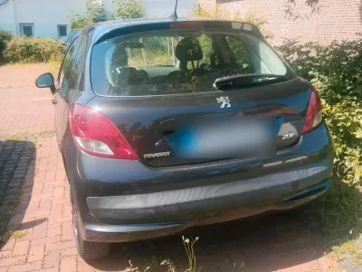 Gebraucht Peugeot 207 75 PS (55 kW) 2011 Schwarz Coupé