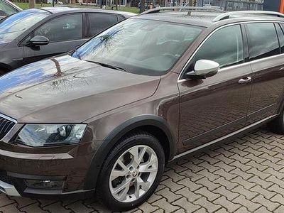 Braun Gebraucht 2015 Skoda Octavia Scout 4x4 Kombi | 14.880 € (Etwas zu teuer)