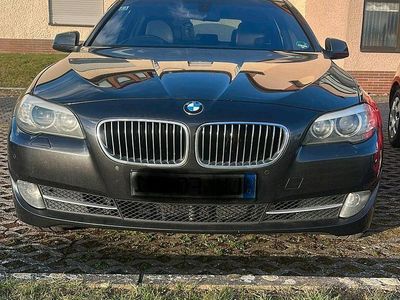Gebraucht BMW 520 184 PS (135 kW) 2011 Schwarz Kombi
