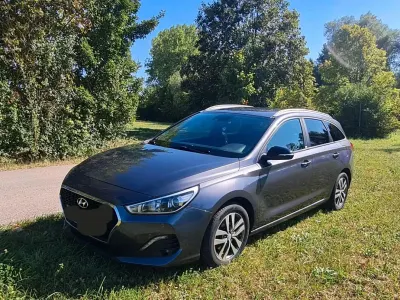 Gebraucht Hyundai i30 Passion 99 PS (72 kW) 2018 Grau Kombi