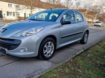 Gebraucht Peugeot 206 60 PS (44 kW) 2012 Silber Limousine