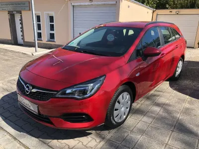 Używany Opel Astra Basis 110 KM (80 kW) 2020 Czerwony Kombi