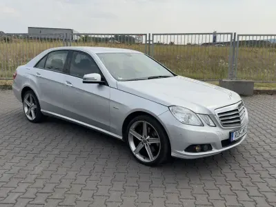 Gebraucht Mercedes E250 204 PS (150 kW) 2009 Silber Limousine