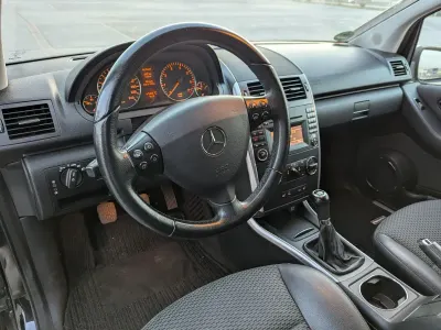 Gebraucht Mercedes A160 Avantgarde 95 PS (69 kW) 2010 Schwarz Kleinwagen