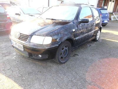 Beige Gebraucht 2000 VW Polo Trendline Limousine | 1.990 € (Etwas zu teuer)