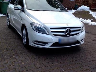 Mercedes B200