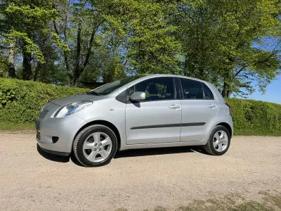 Gebraucht Toyota Yaris Sol 87 PS (63 kW) 2003 Silber Limousine