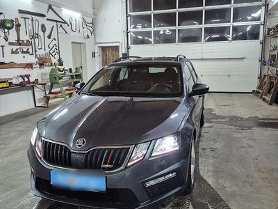 Grau Gebraucht 2017 Skoda Octavia RS Kombi | 14.999 €