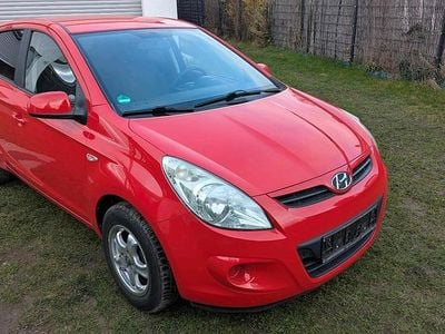 Gebraucht Hyundai i20 78 PS (57 kW) 2011 Rot Kleinwagen