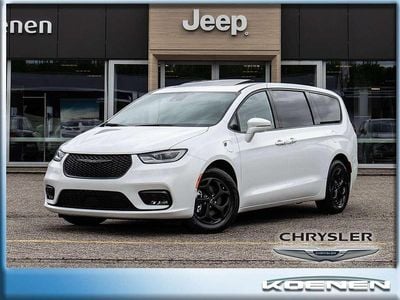 Bright white Neu 2025 Chrysler Pacifica Limited SUV | 77.900 €