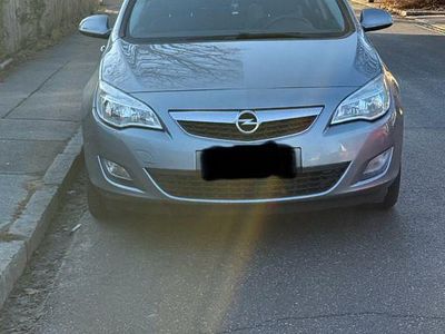 Gebraucht Opel Astra Selection 101 PS (74 kW) 2010 Grau Limousine