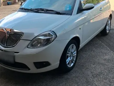 Gebraucht Lancia Ypsilon 60 PS (44 kW) 2009 Weiß Kleinwagen