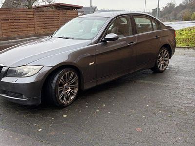 Braun Gebraucht 2008 BMW 318 Sport Line Limousine | 5.999 € (Etwas zu teuer)
