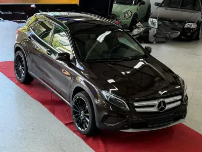 Gebraucht Mercedes GLA200 Style 156 PS (114 kW) 2016 Braun SUV