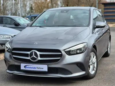 Gebraucht Mercedes B200 150 PS (110 kW) 2019 Mountaingrau Kleinwagen