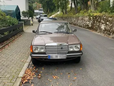 Gebraucht Mercedes 200 94 PS (69 kW) 1978 Braun Limousine
