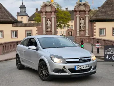 Używany Opel Astra GTC 105 KM (77 kW) 2006 Srebrny Coupe