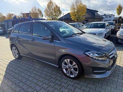 Grau Gebraucht 2016 Mercedes B180 Van / Kleinbus | 9.999 € (Guter Preis)