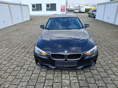 Gebraucht BMW 318 143 PS (105 kW) 2012 Schwarz Kombi