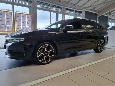 Neu Opel Astra Ultimate 131 PS (96 kW) 2026 Schwarz Kombi