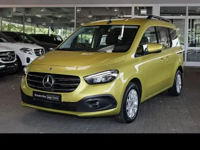 Gebraucht Mercedes T180 Progressive 131 PS (96 kW) 2025 Gelb Van / Kleinbus