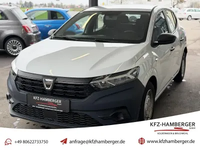 Używany Dacia Sandero Acces 67 KM (49 kW) 2022 Biały Sedan/Limuzyna